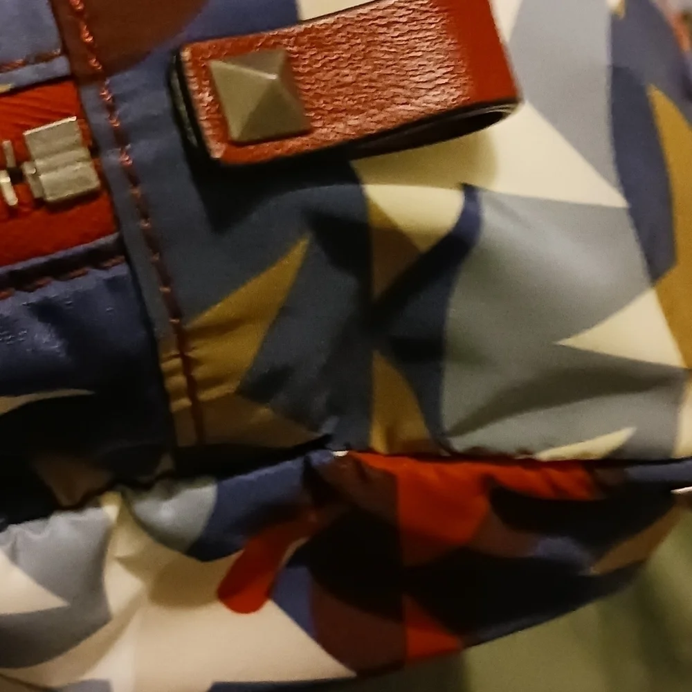 Valentino Garavani pouch.